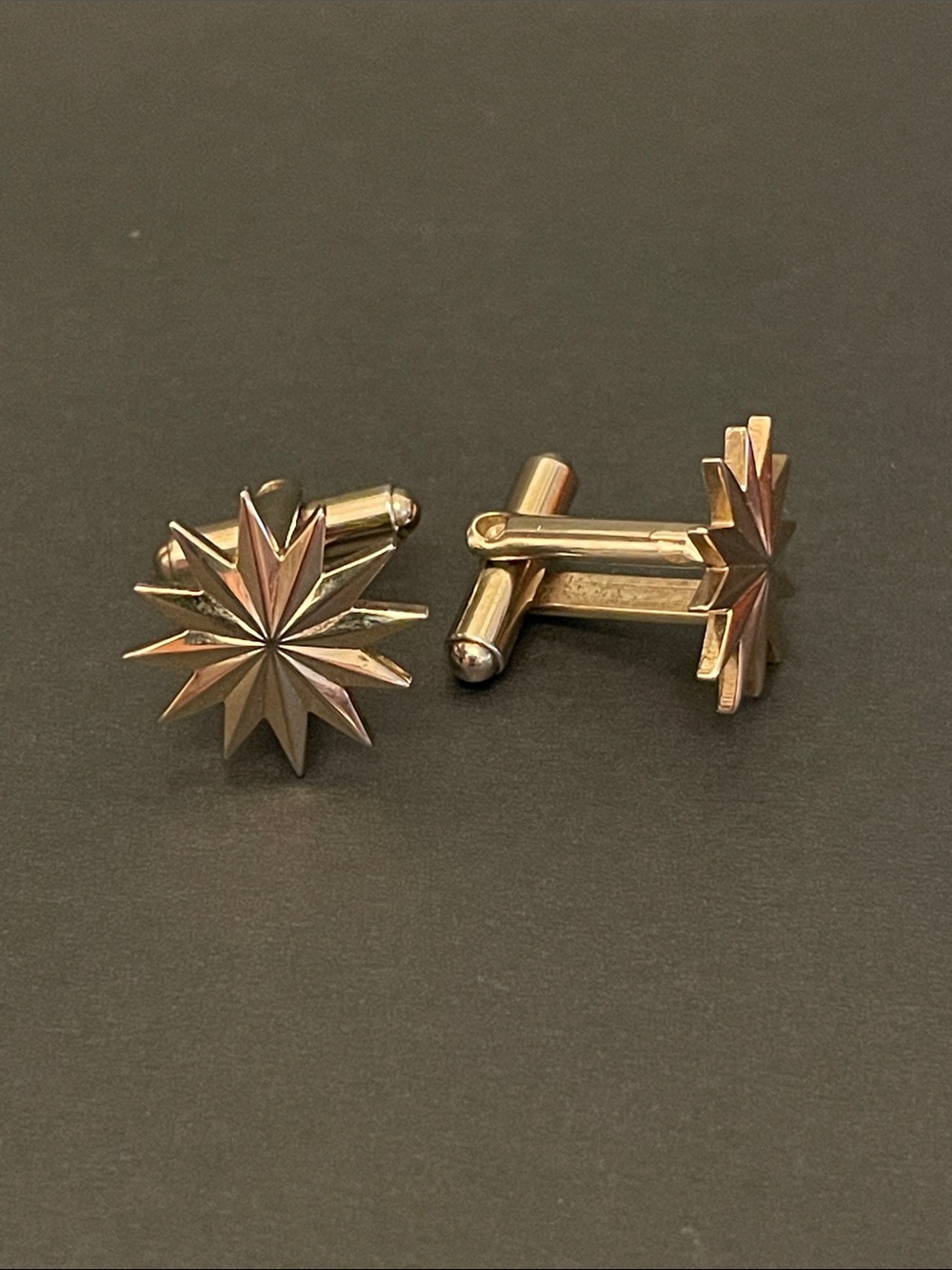 Vintage Gold-Tone Elegant Mid-Century Avant Garde Starburst Accessory Cufflinks